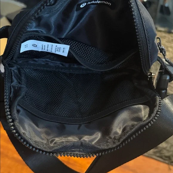 NWOT Lululemon athletica Black Belt Bag - Picture 16 of 16